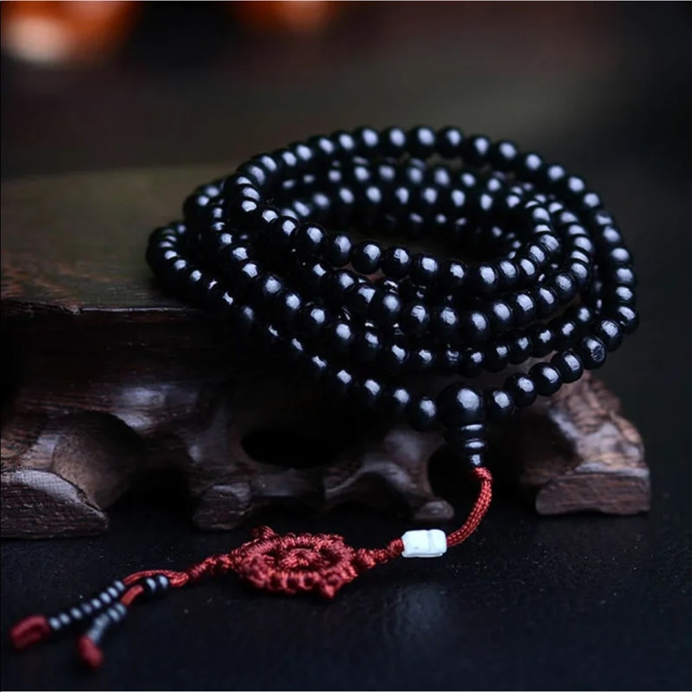 📿 Wood prayer bead Mala with jade accent and crochet luck knot - Picture 7 of 14